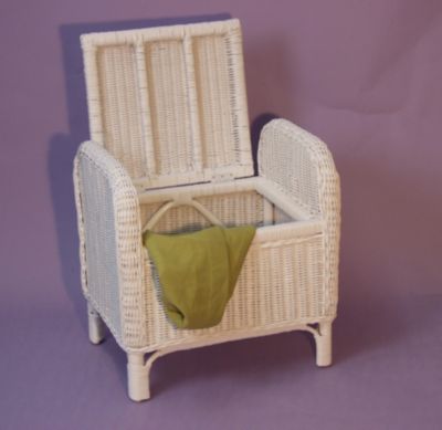 Sitzhocker mit WÃ€schefach