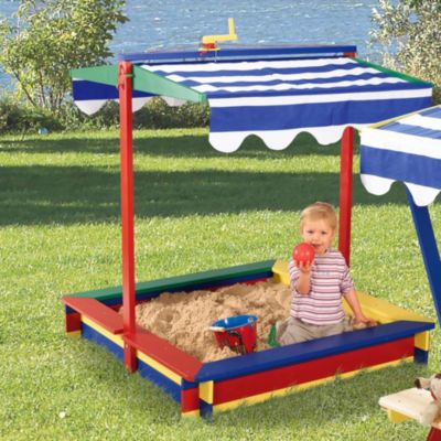 Sandkasten mit Dach