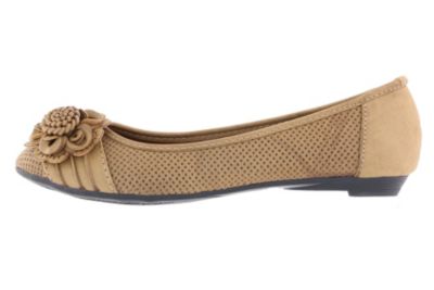 Camel farbender Ballerina mit Blume