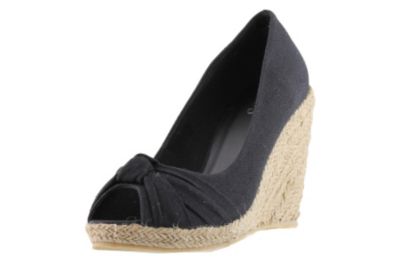Produkt Schwarzer Peep-Toe Pump mit Keilabsatz
